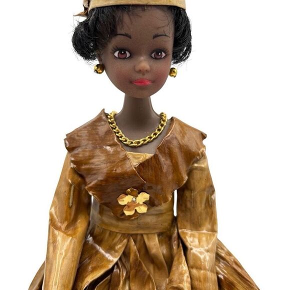 African folk Art Doll Made out of Banana Leaves Signed - Picture 8 of 11